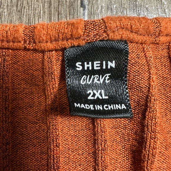SHEIN Rust Button-Down Ribbed Top - Picture 4 of 4
